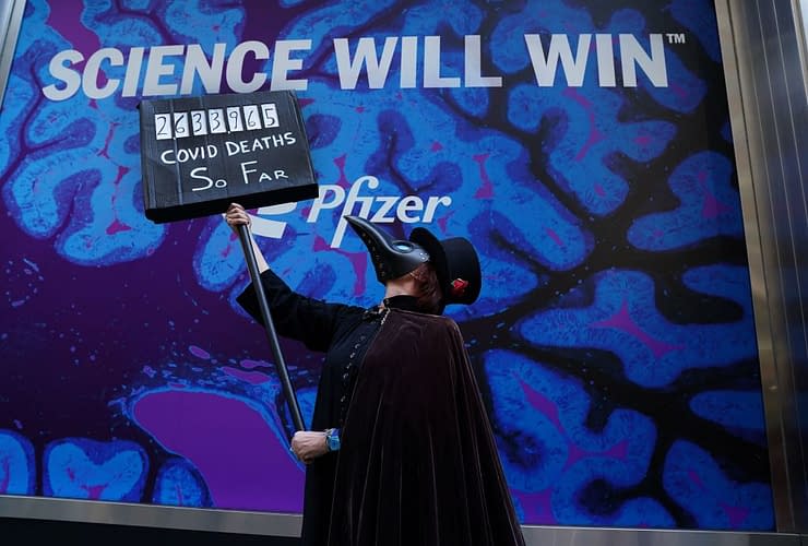 dimostranti pro- vaccino Pfizer